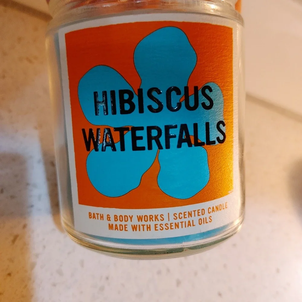 Bath & Body Works Hibiscus Waterfalls Scented Candle 7oz Sing Wick Essential Oil